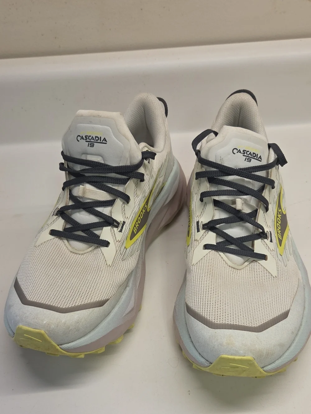 Brooks Cascadia 19 Athletic Shoes in White, Yellow, Black